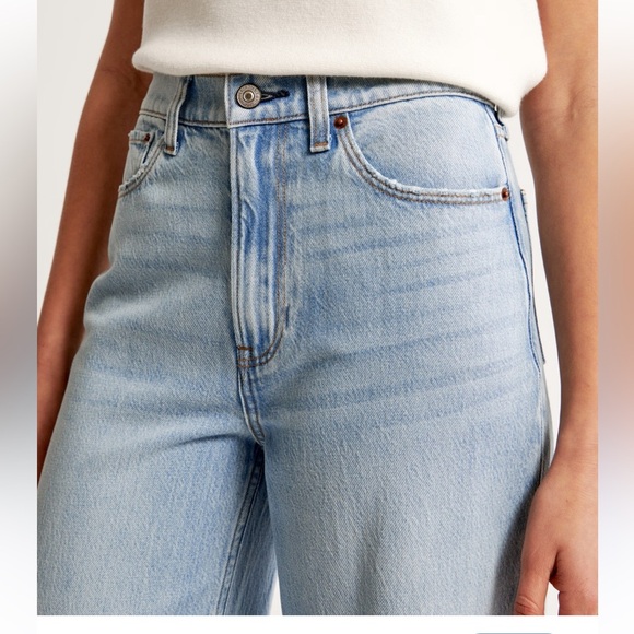 EUC Abercrombie & Fitch Light Denim Jeans The 90’s Straight Ultra High Rise - Picture 16 of 16